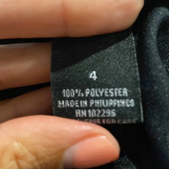 Red dress perfect for the holidays. - Picture 6 of 9